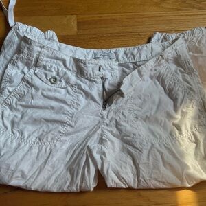Express white lightweight capri pants